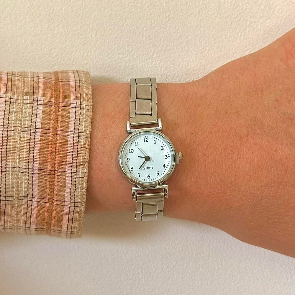 Y2K Silver Round Quartz Watch Minimalist Style Unisex 8.5" Dainty New